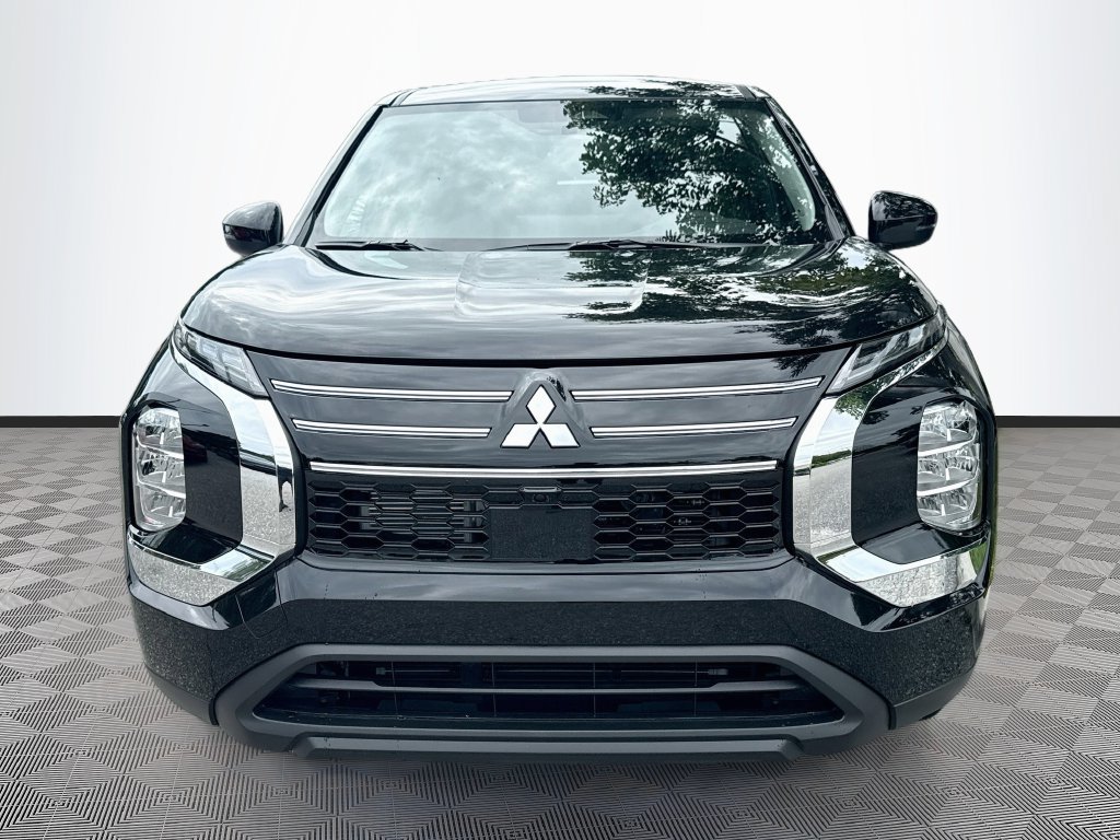 New 2026 Mitsubishi Outlander ES FWD image 2