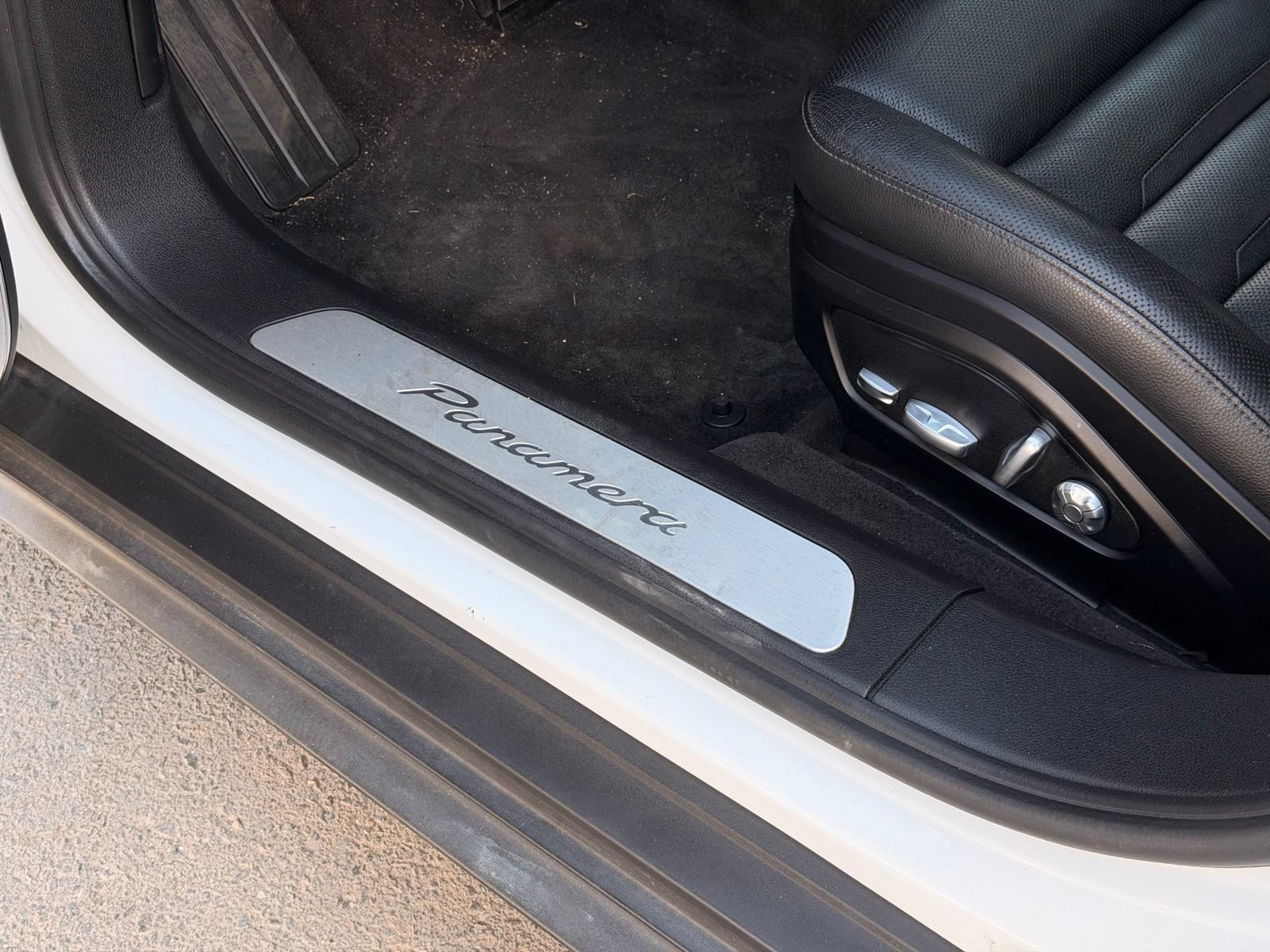 Used 2018 Porsche Panamera w/ Premium Package Plus RWD image 16