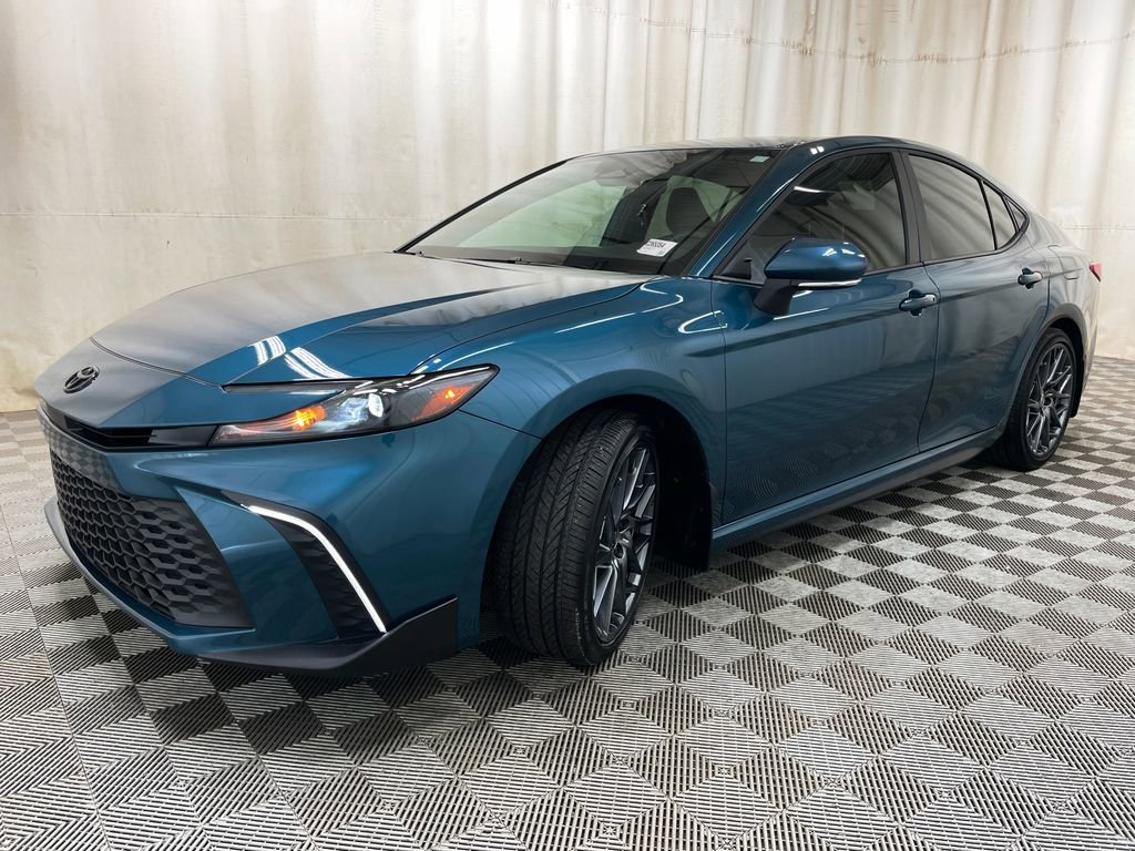 Used 2025 Toyota Camry SE image 11