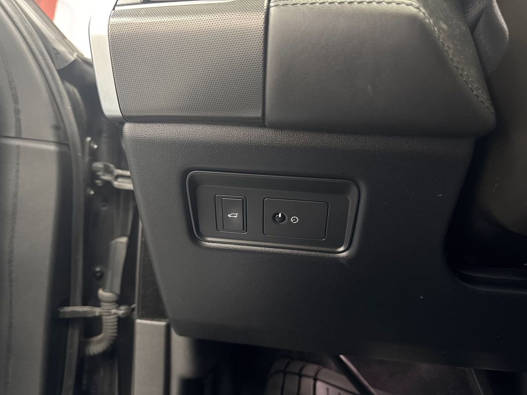 Used 2016 Land Rover Range Rover Sport HST image 11