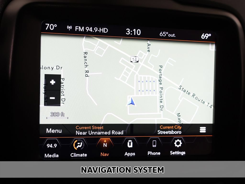 Used 2023 Jeep Renegade Latitude AWD/4WD image 3