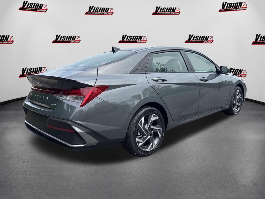 New 2025 Hyundai Elantra SEL FWD image 5