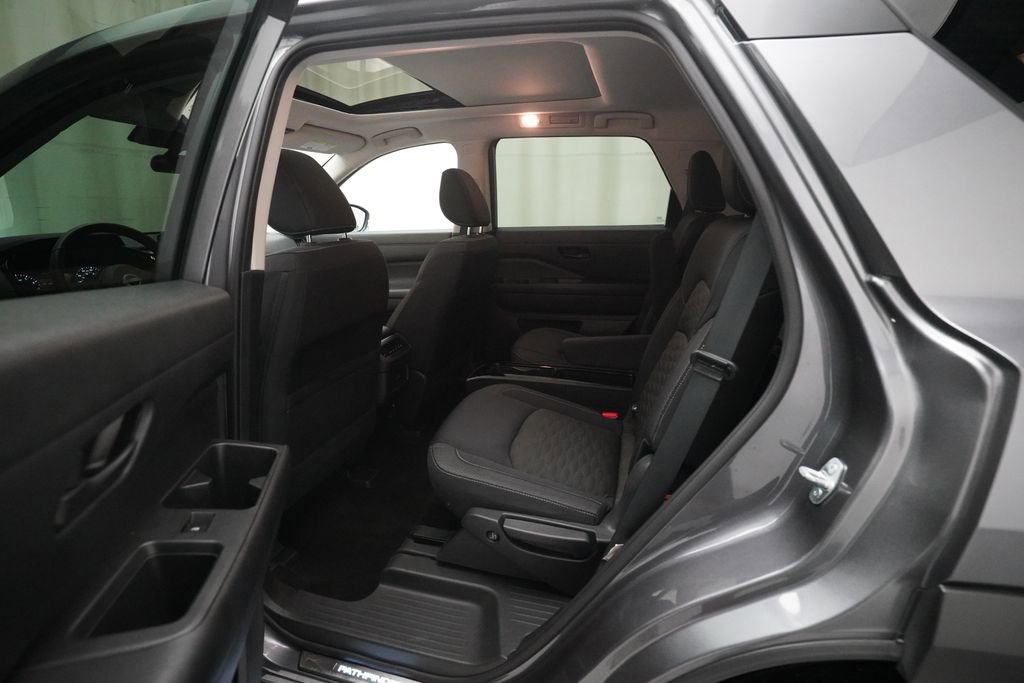 Certified 2023 Nissan Pathfinder SV w/ SV Premium Package AWD/4WD image 16