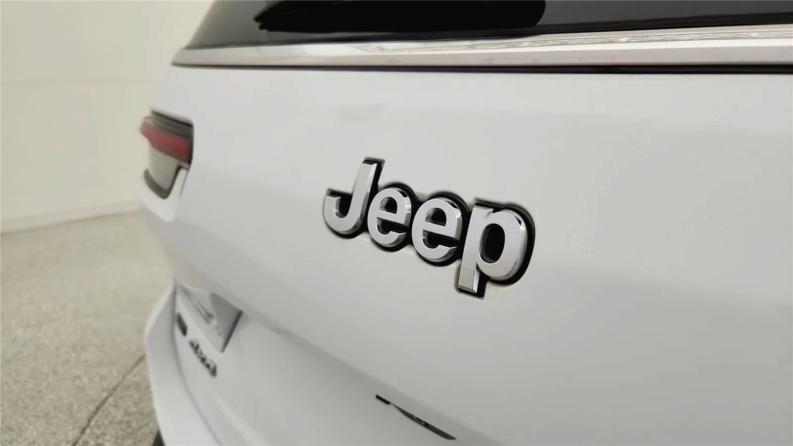 Used 2022 Jeep Grand Cherokee L Laredo w/ Luxury Tech Group I AWD/4WD image 36