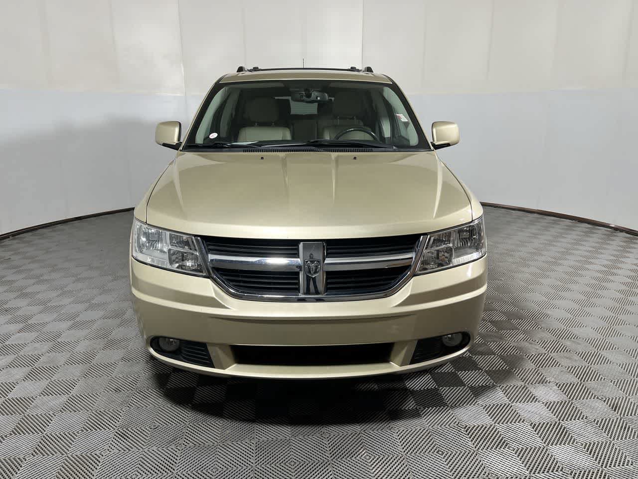 Used 2010 Dodge Journey R/T w/ Flexible Seating Group FWD image 3