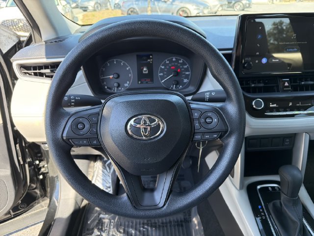 Used 2025 Toyota Corolla Cross L FWD image 25