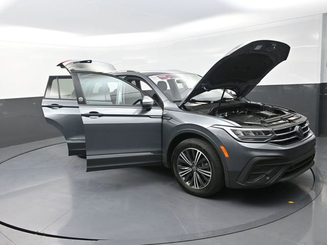 Used 2024 Volkswagen Tiguan Wolfsburg Edition image 27