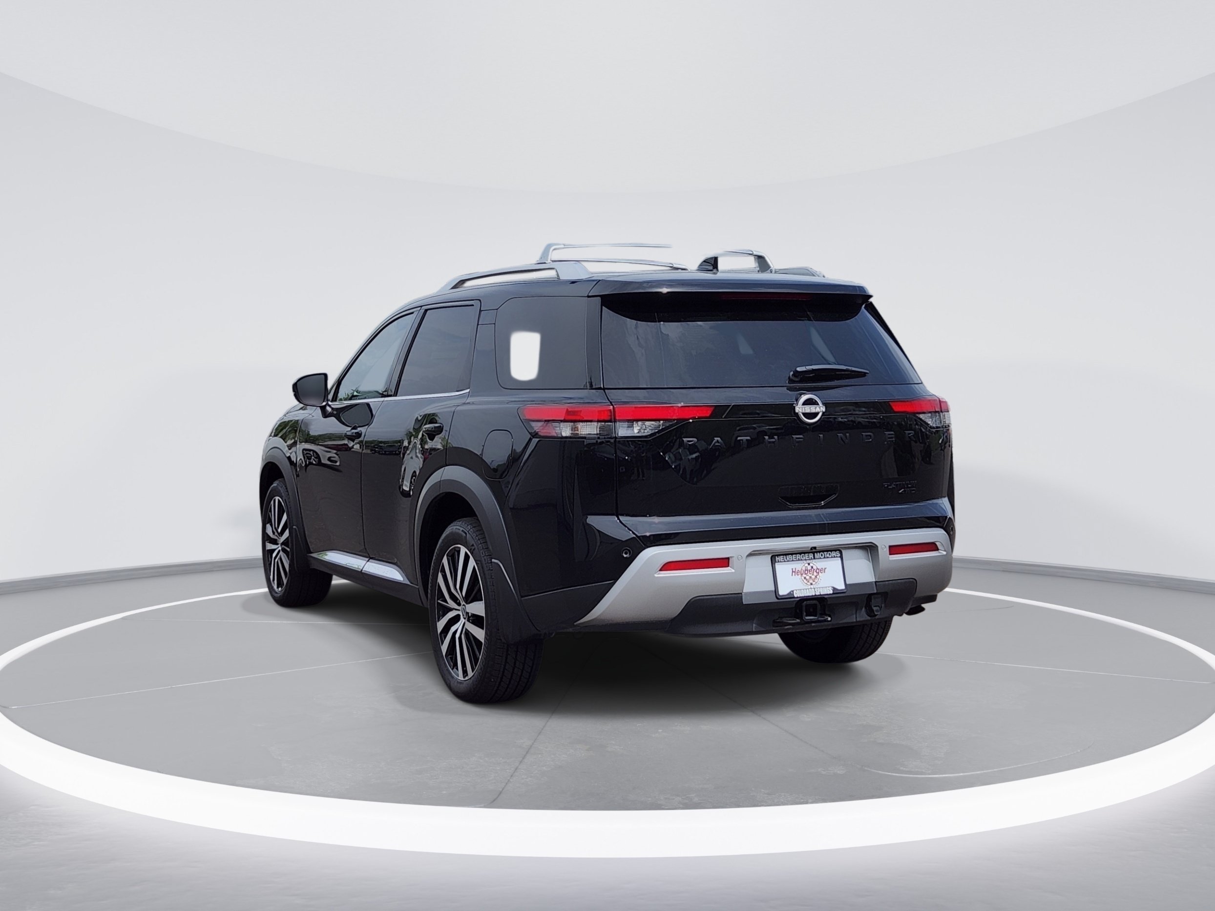 Used 2025 Nissan Pathfinder Platinum w/ Black Appearance Package AWD/4WD image 7