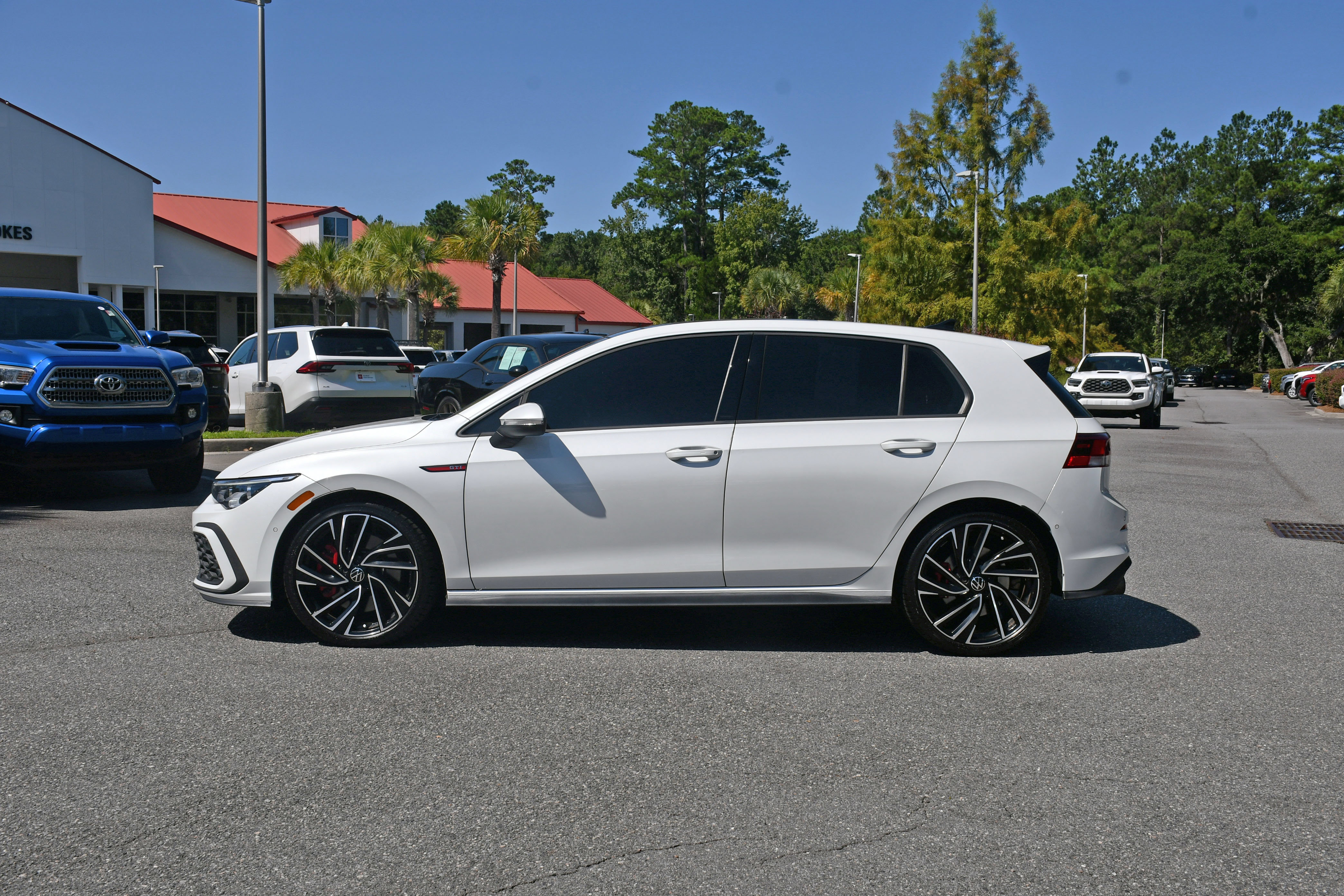 Used 2022 Volkswagen GTI Autobahn FWD image 2