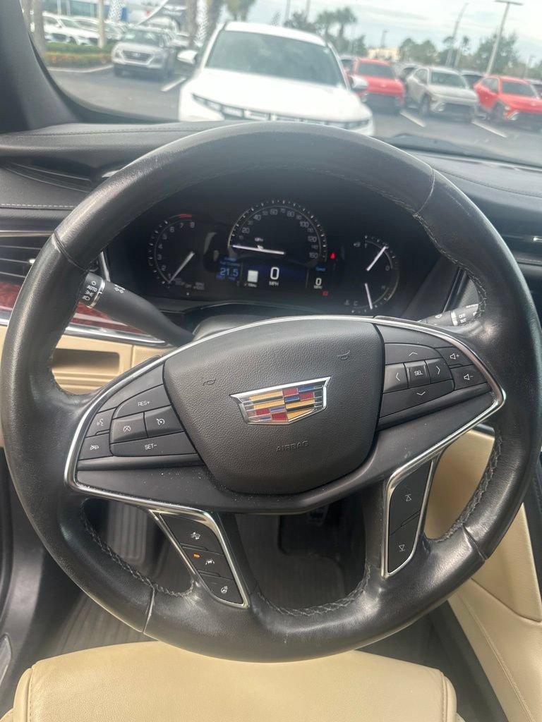 Used 2019 Cadillac XT5 Luxury FWD image 3