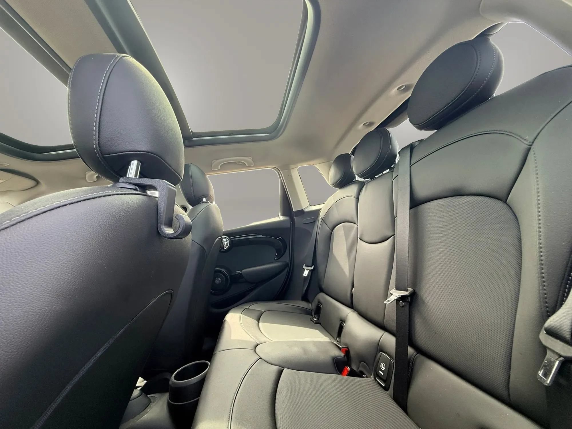 Used 2019 MINI Cooper 4-Door Hardtop FWD image 15