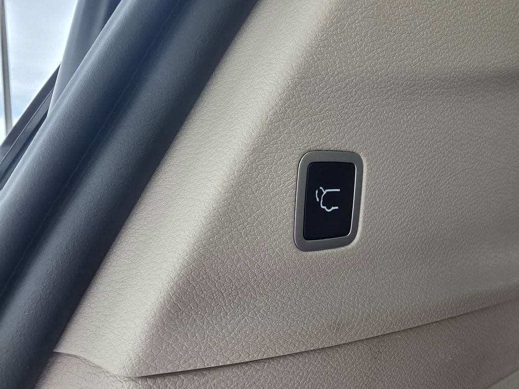 Used 2023 Chrysler Pacifica Touring-L image 27