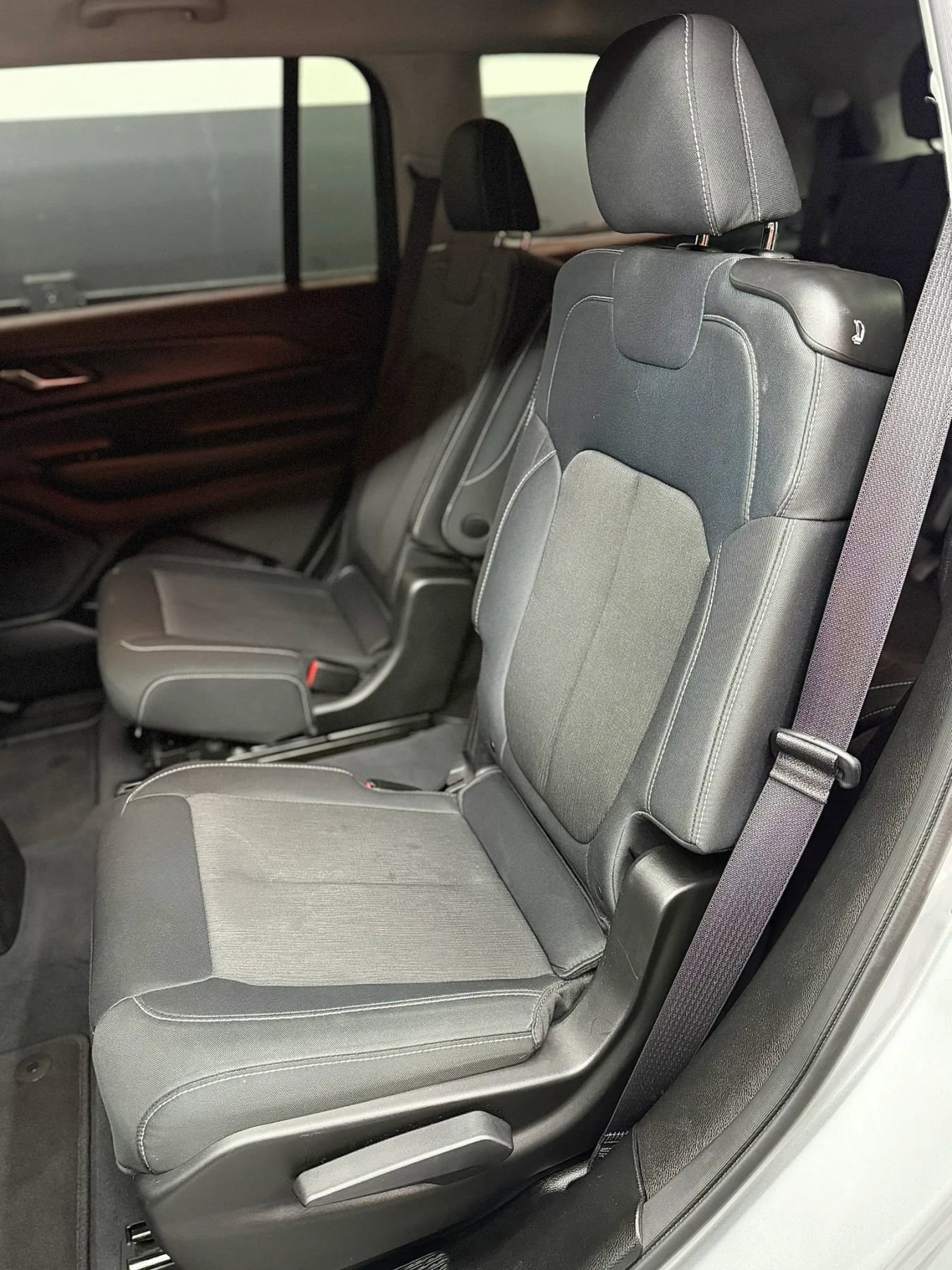 Used 2023 Jeep Grand Cherokee L Laredo w/ Luxury Tech Group I RWD image 6
