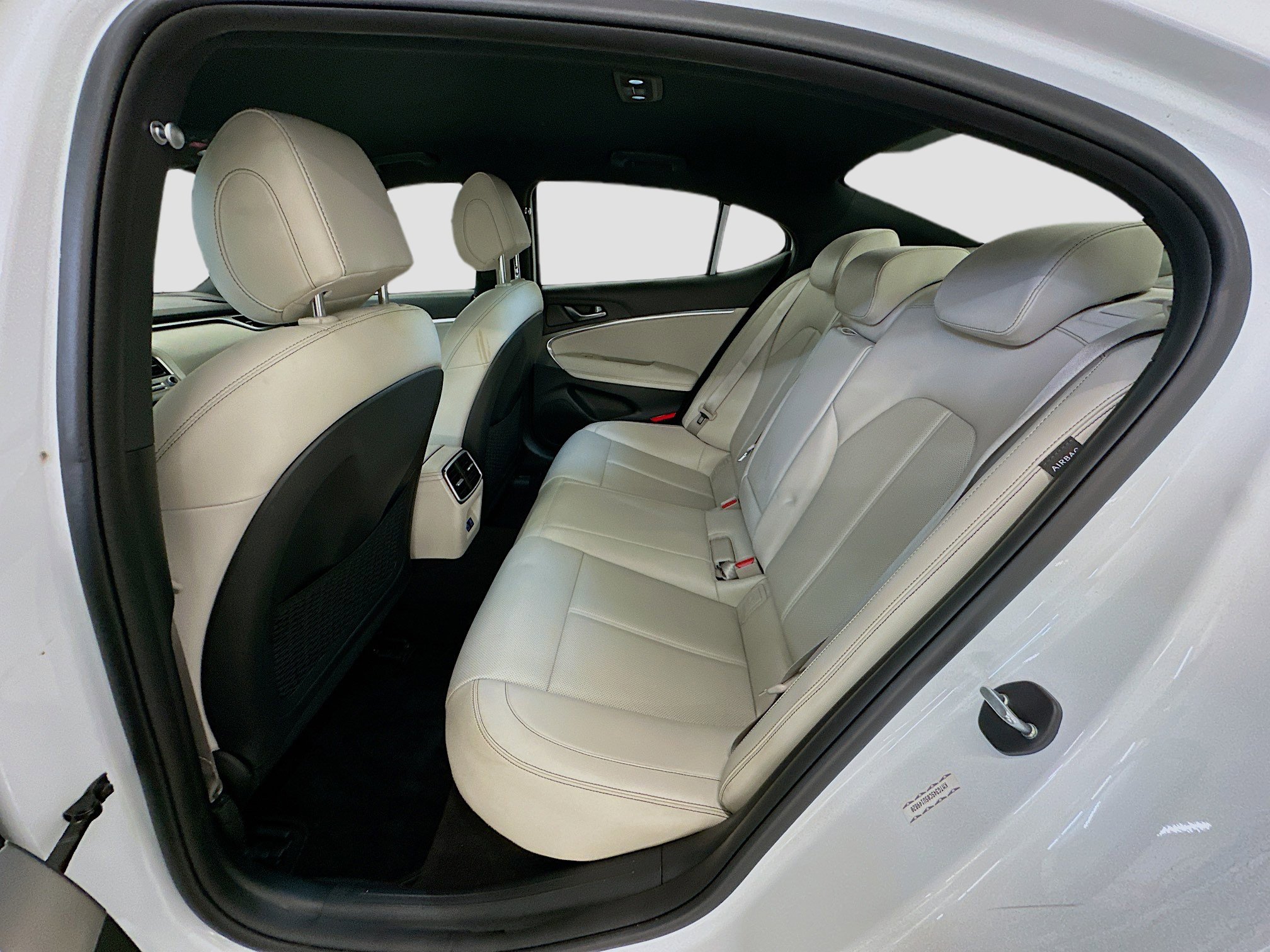 Used 2025 Genesis G70 2.5T image 29