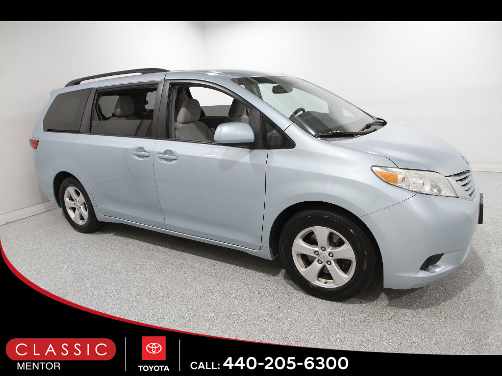 Used 2015 Toyota Sienna LE FWD image 1