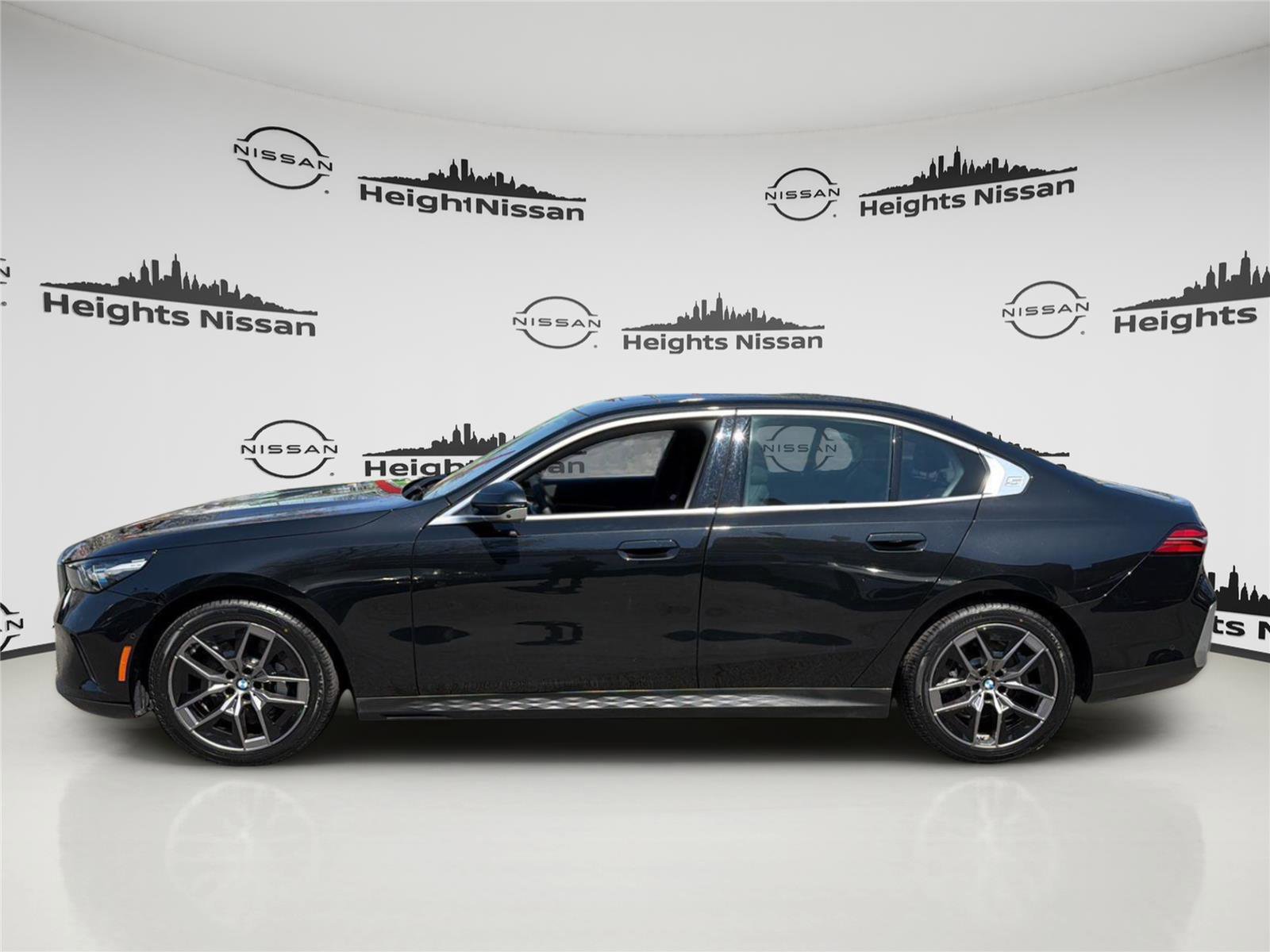 Used 2026 BMW 530i xDrive AWD/4WD image 2