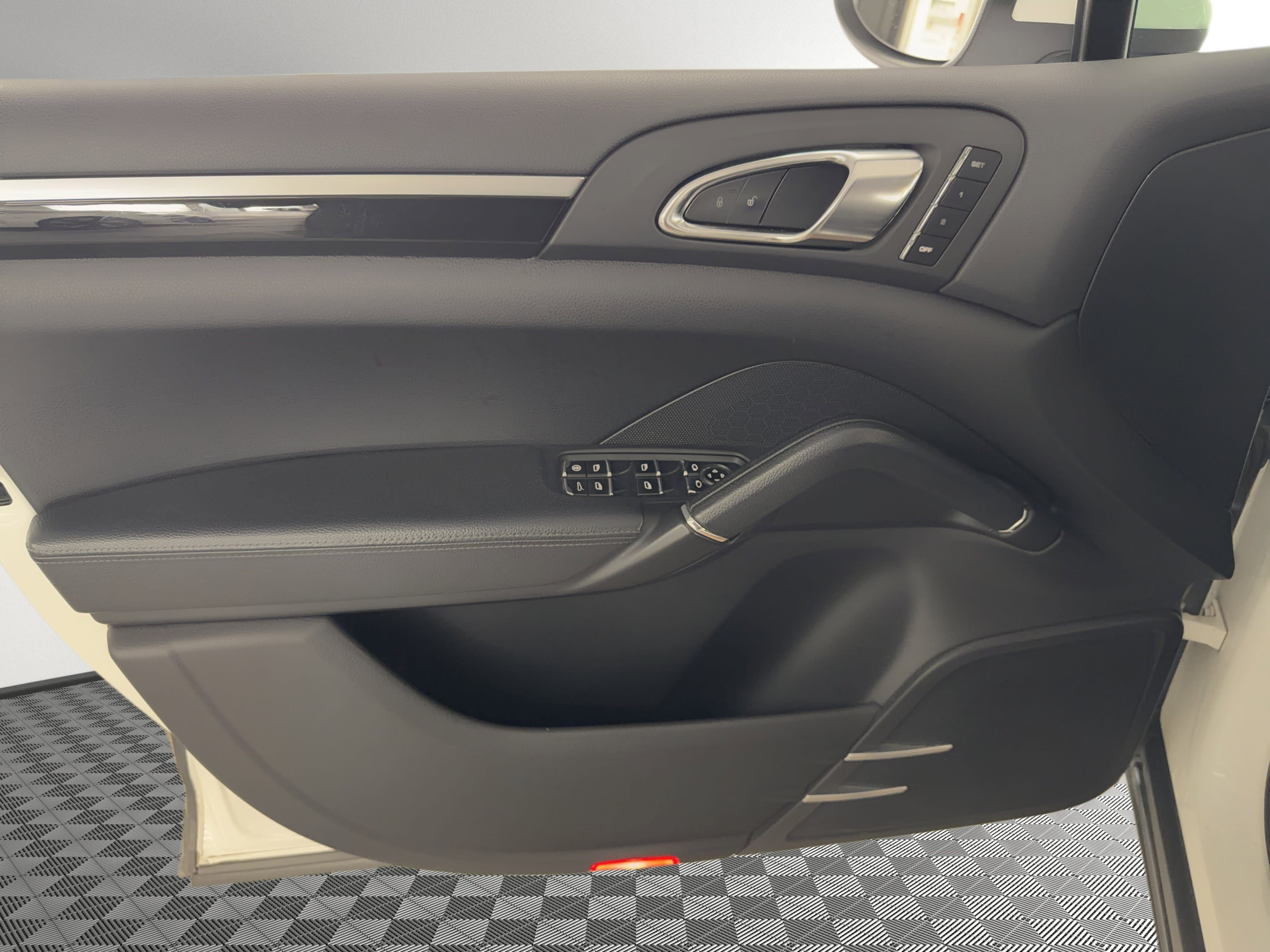 Used 2012 Porsche Cayenne AWD/4WD image 14
