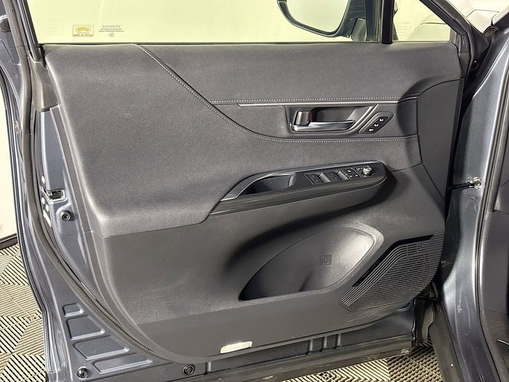 Used 2021 Toyota Venza XLE w/ Softex Package image 10