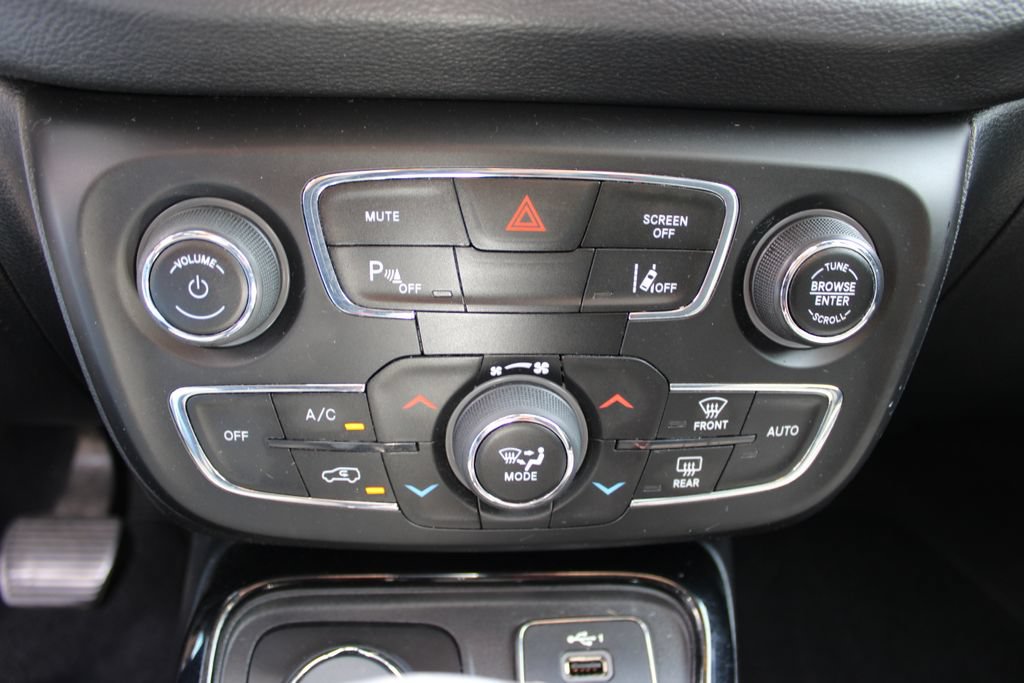 Used 2021 Jeep Compass Latitude w/ Sun and Sound Group AWD/4WD image 23