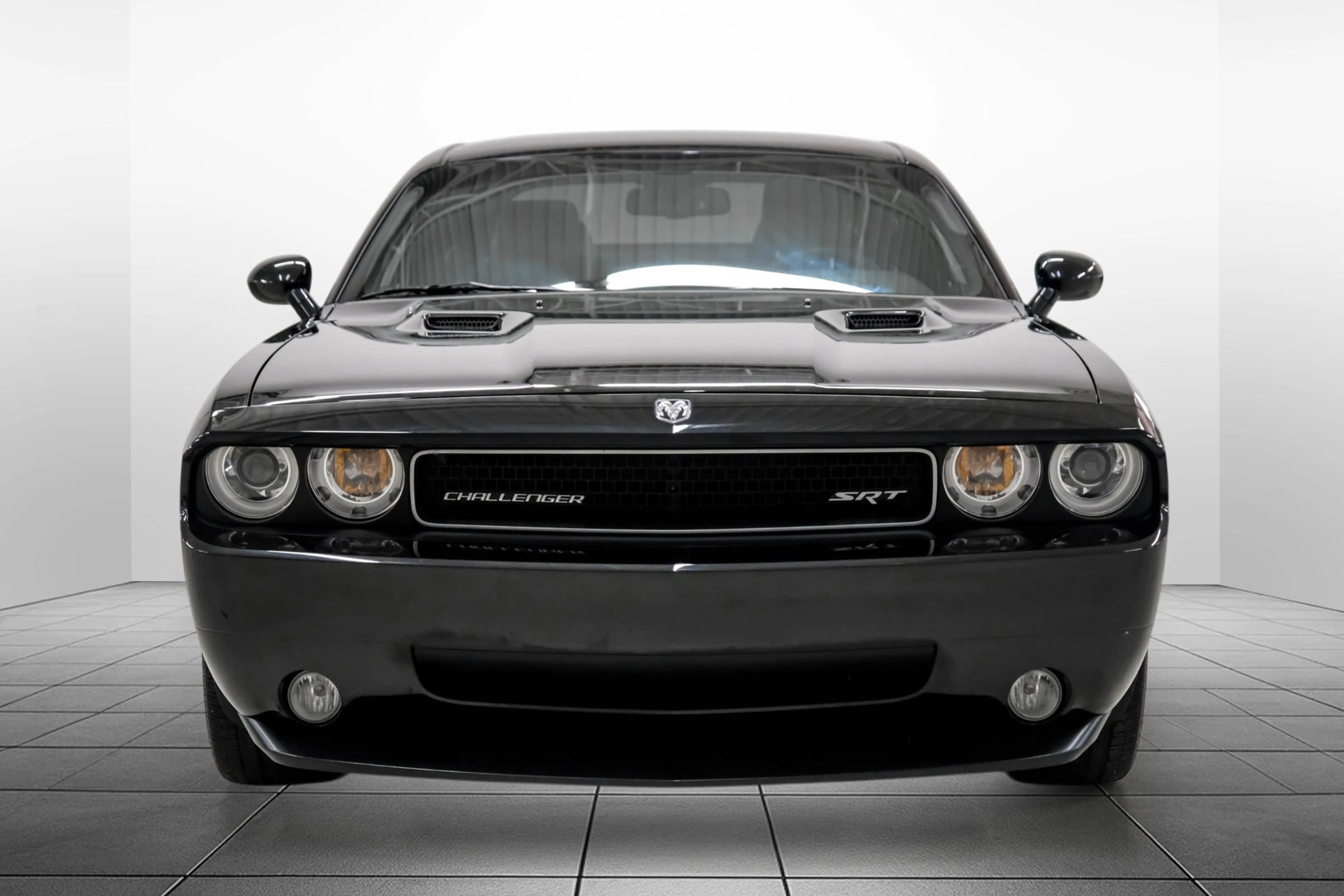 Used 2009 Dodge Challenger SRT8 w/ SRT Option Group II RWD image 5