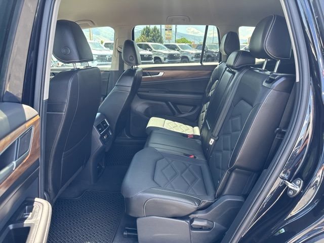 Used 2024 Volkswagen Atlas SE AWD/4WD image 16