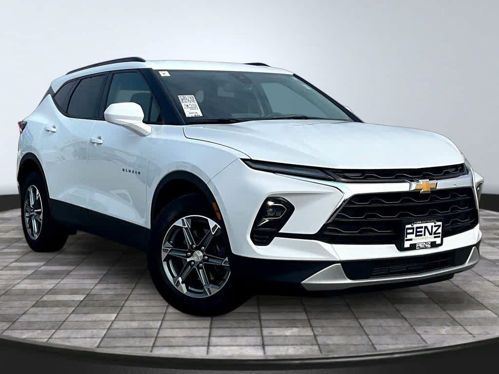 Used 2024 Chevrolet Blazer LT w/ Convenience Package AWD/4WD image 3