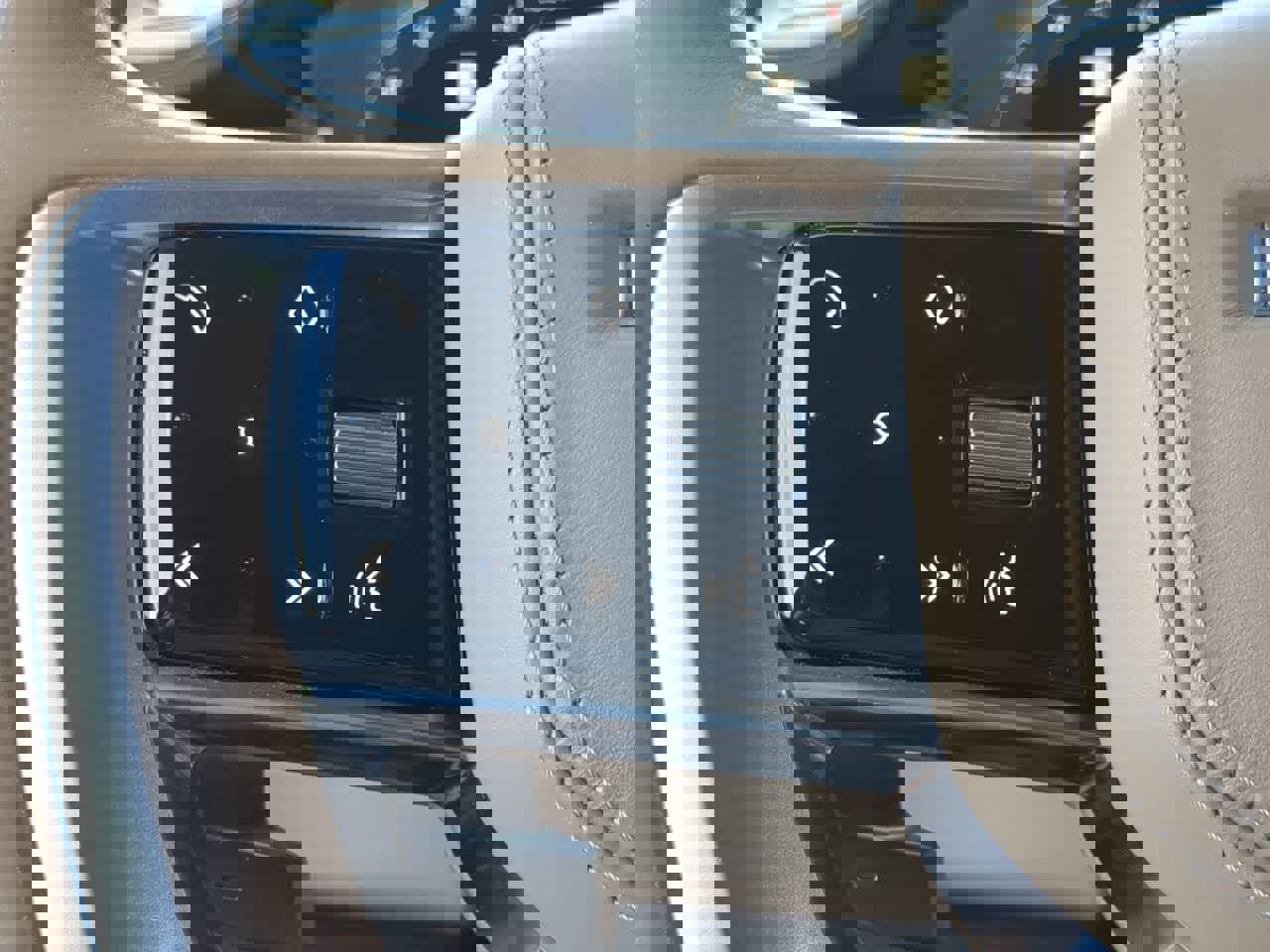 Certified 2023 Land Rover Range Rover Long Wheelbase Autobiography image 25