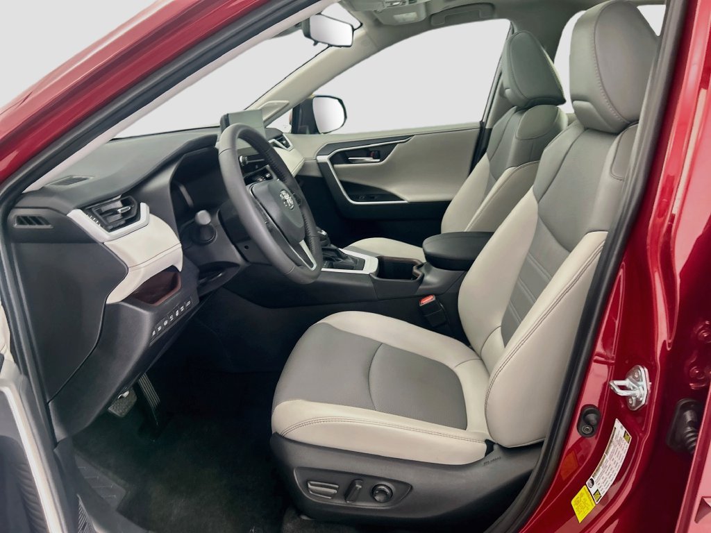 Used 2025 Toyota RAV4 Limited w/ Advanced Technology Package FWD image 18