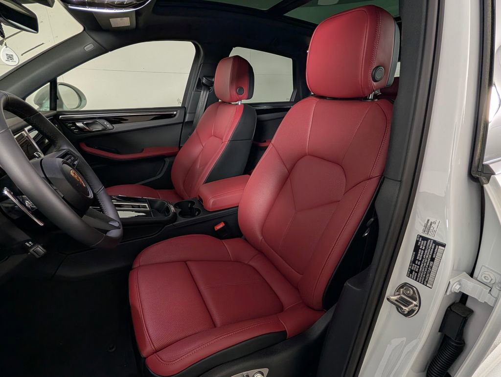 New 2026 Porsche Macan image 5