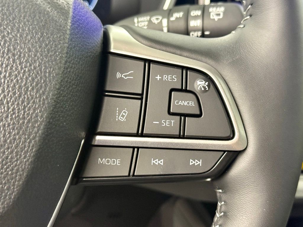 Used 2026 Toyota Highlander Limited image 27