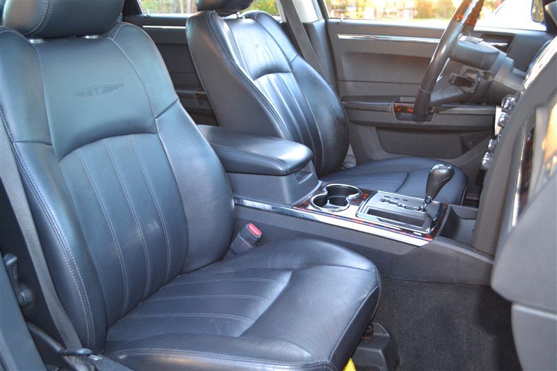 Used 2008 Chrysler 300 C image 33