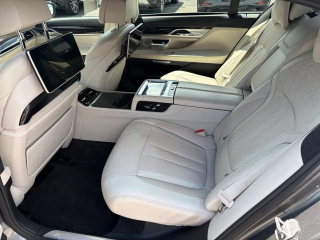 Used 2016 BMW 750i RWD image 28