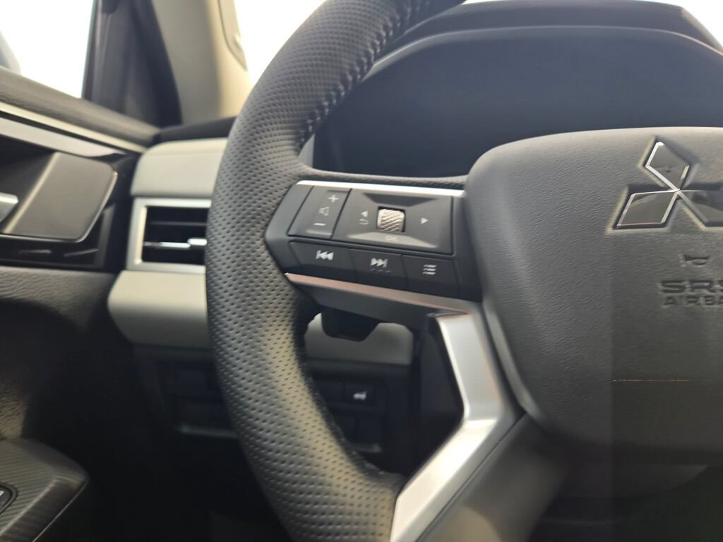 New 2026 Mitsubishi Outlander SE AWD/4WD image 25