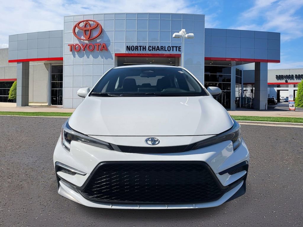 Used 2024 Toyota Corolla SE FWD image 3