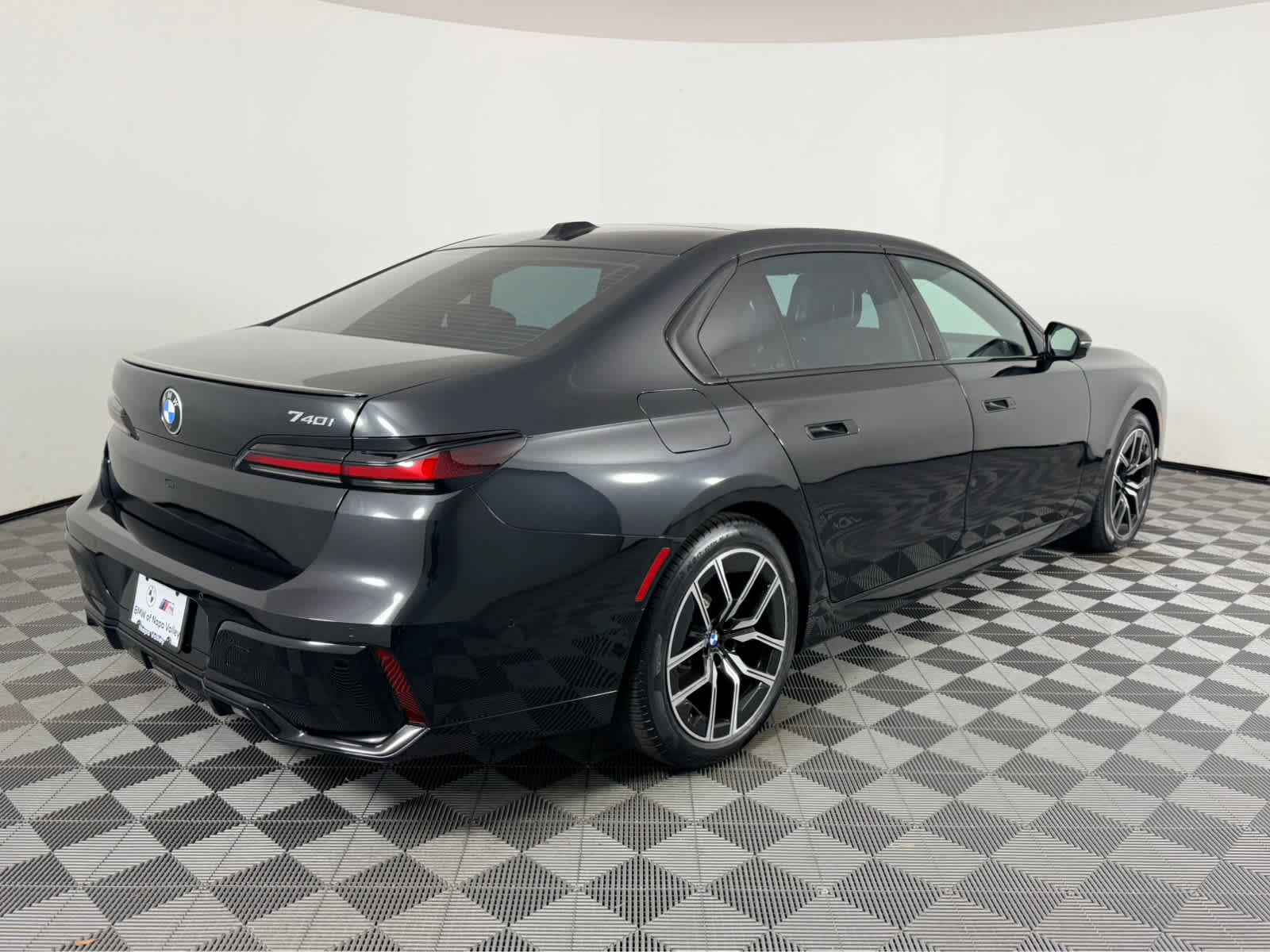 Used 2026 BMW 740i RWD image 3