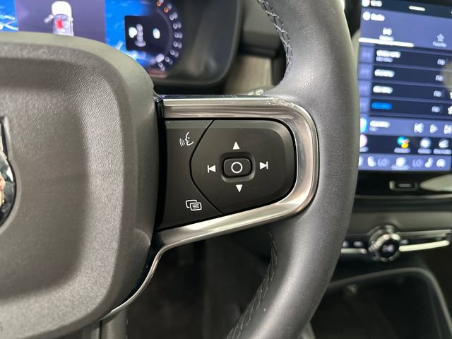 Used 2023 Volvo XC40 B5 Plus AWD/4WD image 16