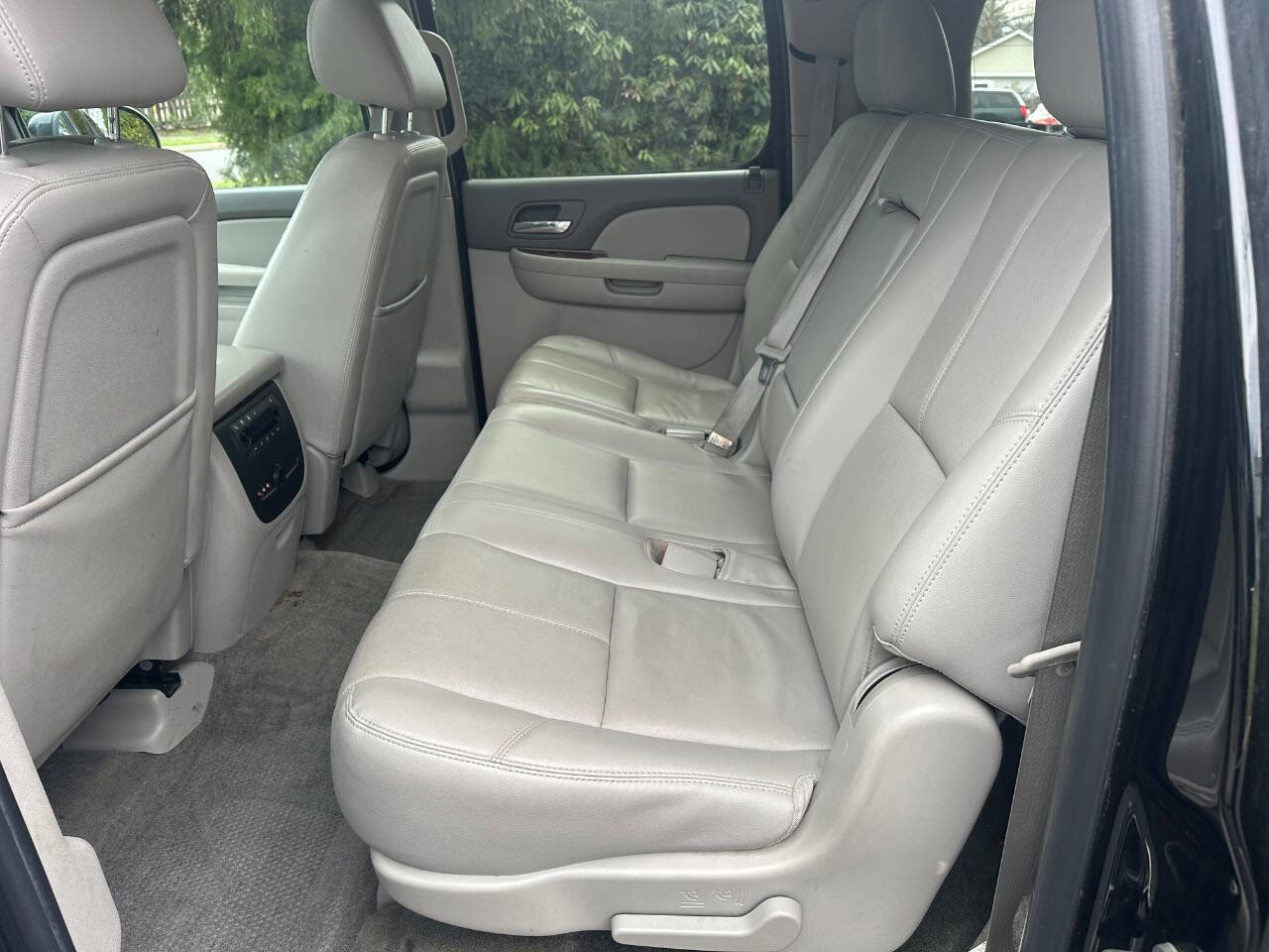 Used 2013 Chevrolet Suburban LT image 12