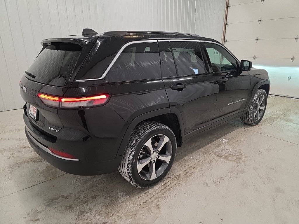 New 2026 Jeep Grand Cherokee Limited w/ Luxury Tech Group II AWD/4WD image 6