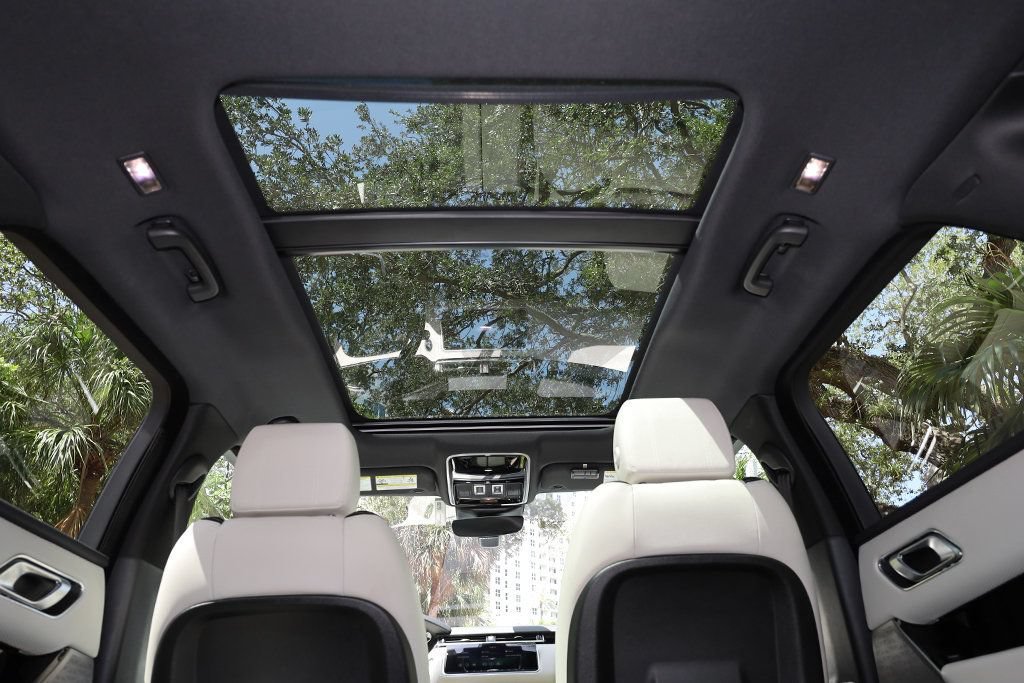 Used 2019 Land Rover Range Rover Velar R-Dynamic SE AWD/4WD image 38