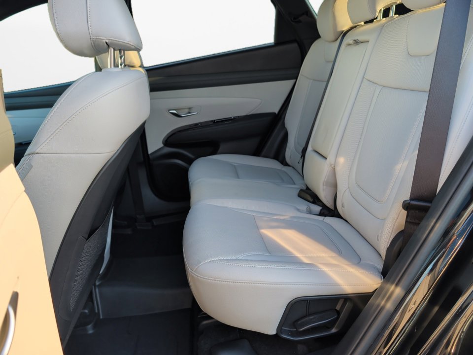 Used 2025 Hyundai Tucson Limited image 13