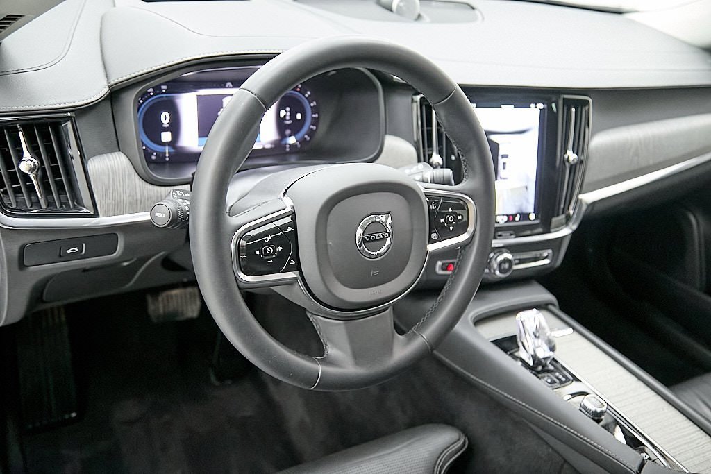 Certified 2024 Volvo V90 B6 Cross Country Ultimate image 13