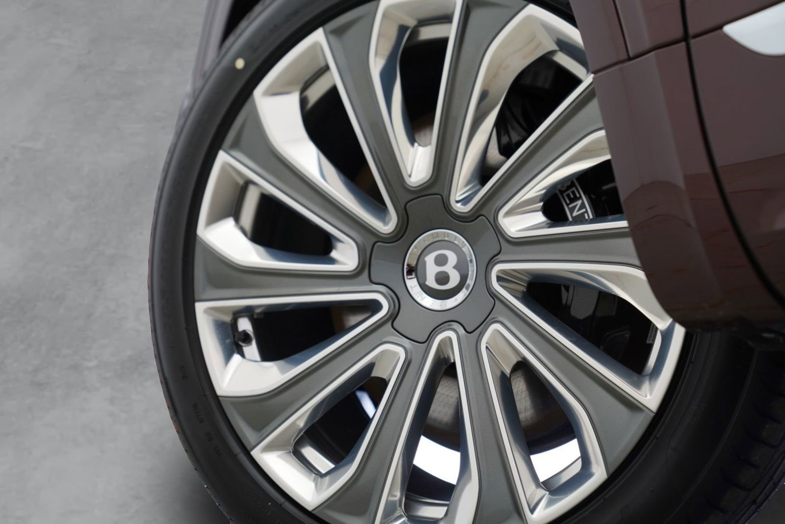 New 2026 Bentley Bentayga Extended Wheelbase AWD/4WD image 7