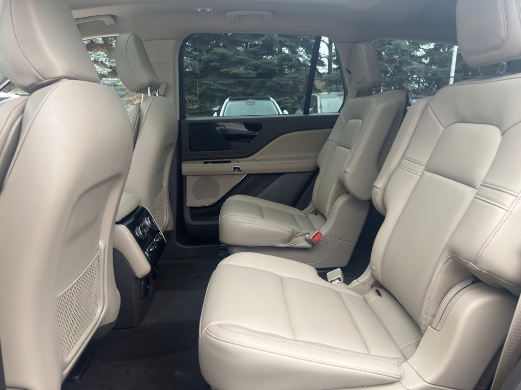 Used 2023 Lincoln Aviator AWD w/ Premium Package image 32