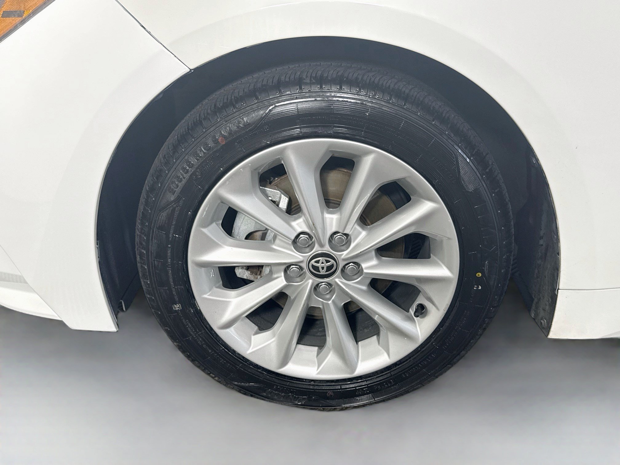 Used 2021 Toyota Corolla LE w/ LE Convenience Package FWD image 38