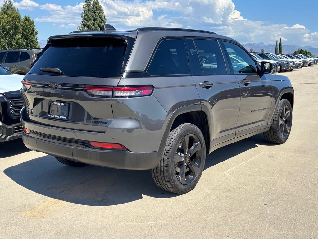 Used 2025 Jeep Grand Cherokee Limited w/ Black Appearance Package RWD image 3