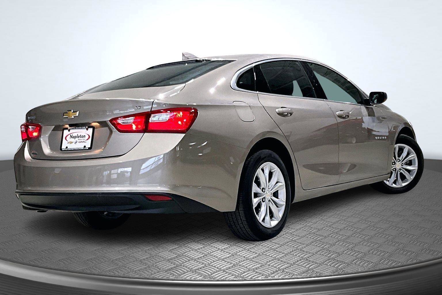 Used 2023 Chevrolet Malibu LT image 2