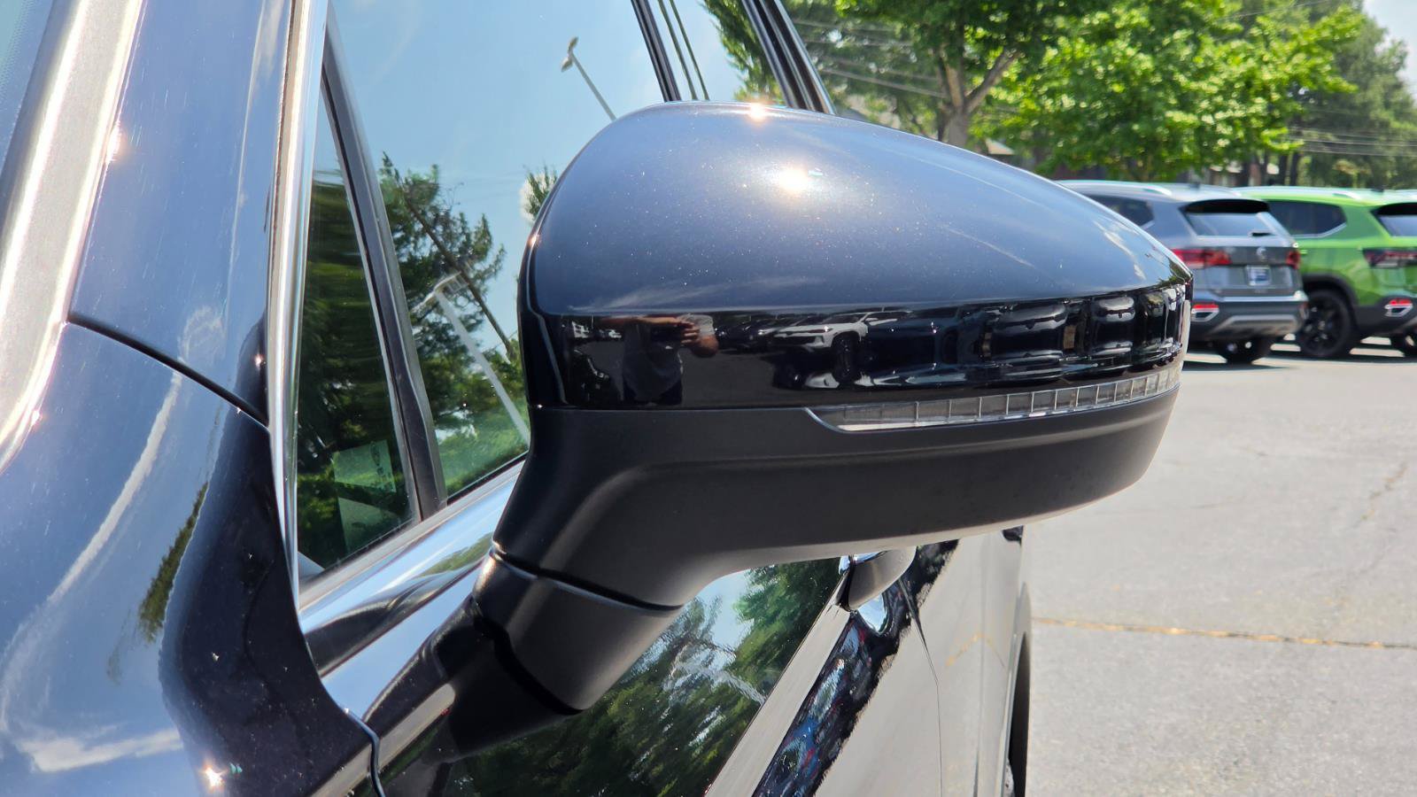 Certified 2023 Volkswagen Tiguan SE w/ Panoramic Sunroof Package FWD image 12