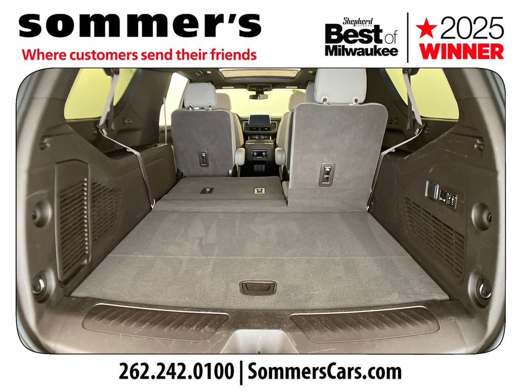 Used 2022 Chevrolet Suburban LT w/ LT Signature Plus Package AWD/4WD image 28