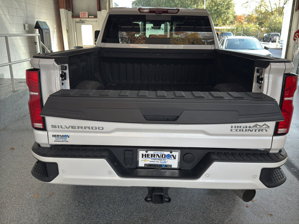Used 2024 Chevrolet Silverado 2500 High Country w/ Technology Package image 9