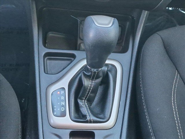 Used 2018 Jeep Cherokee Latitude w/ Altitude Package FWD image 12